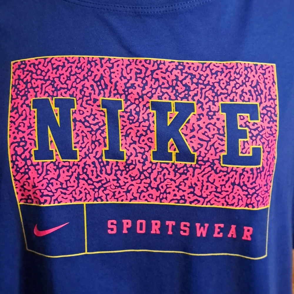 Nike Tee Shirt - Picture 2 of 6